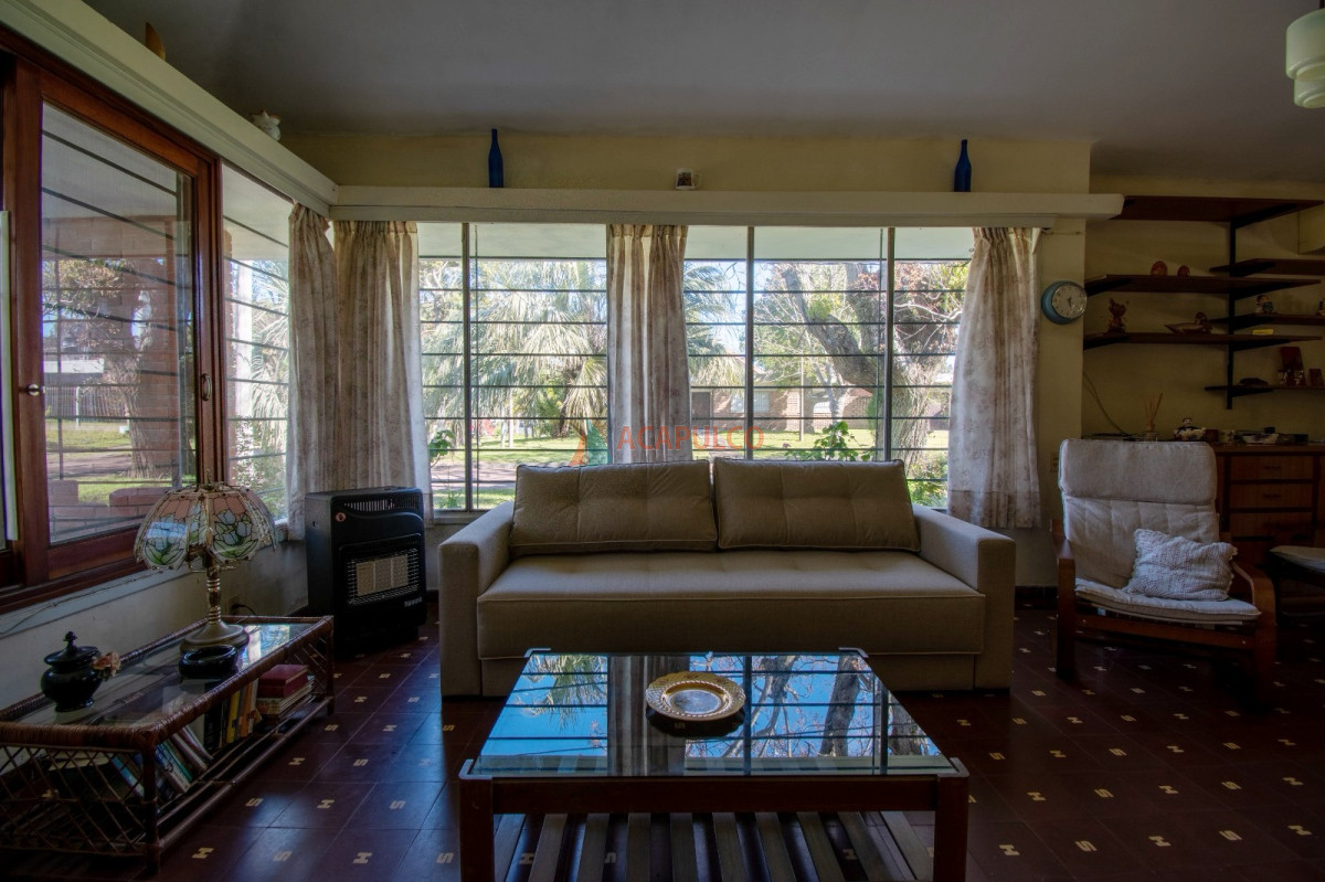 Casa Ref.6145 - Venta casa 3 dormitorios garaje y fondo en Atlántida