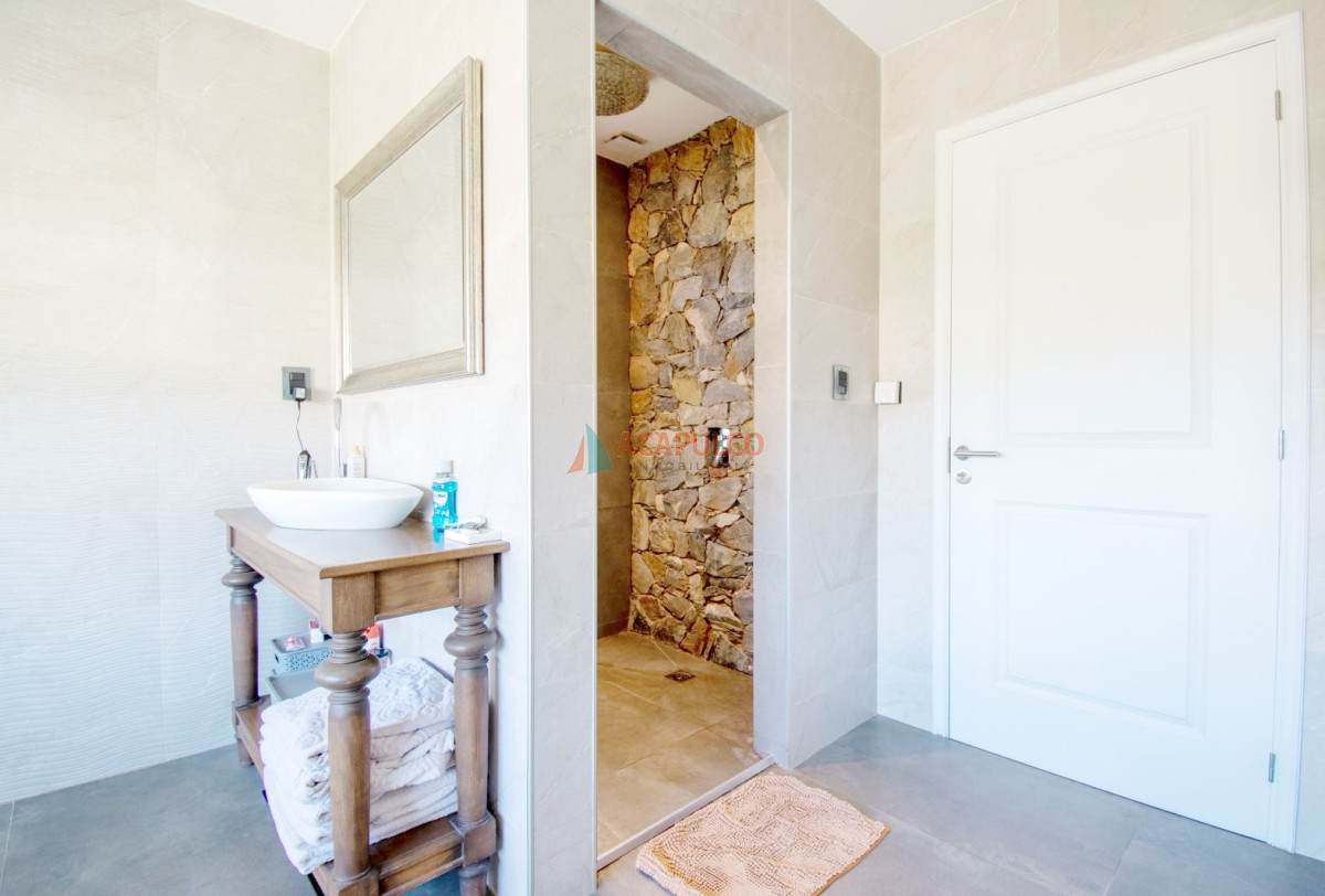 Casa ID.5190 - Venta Casa 4 dormitorios Barrio Privado