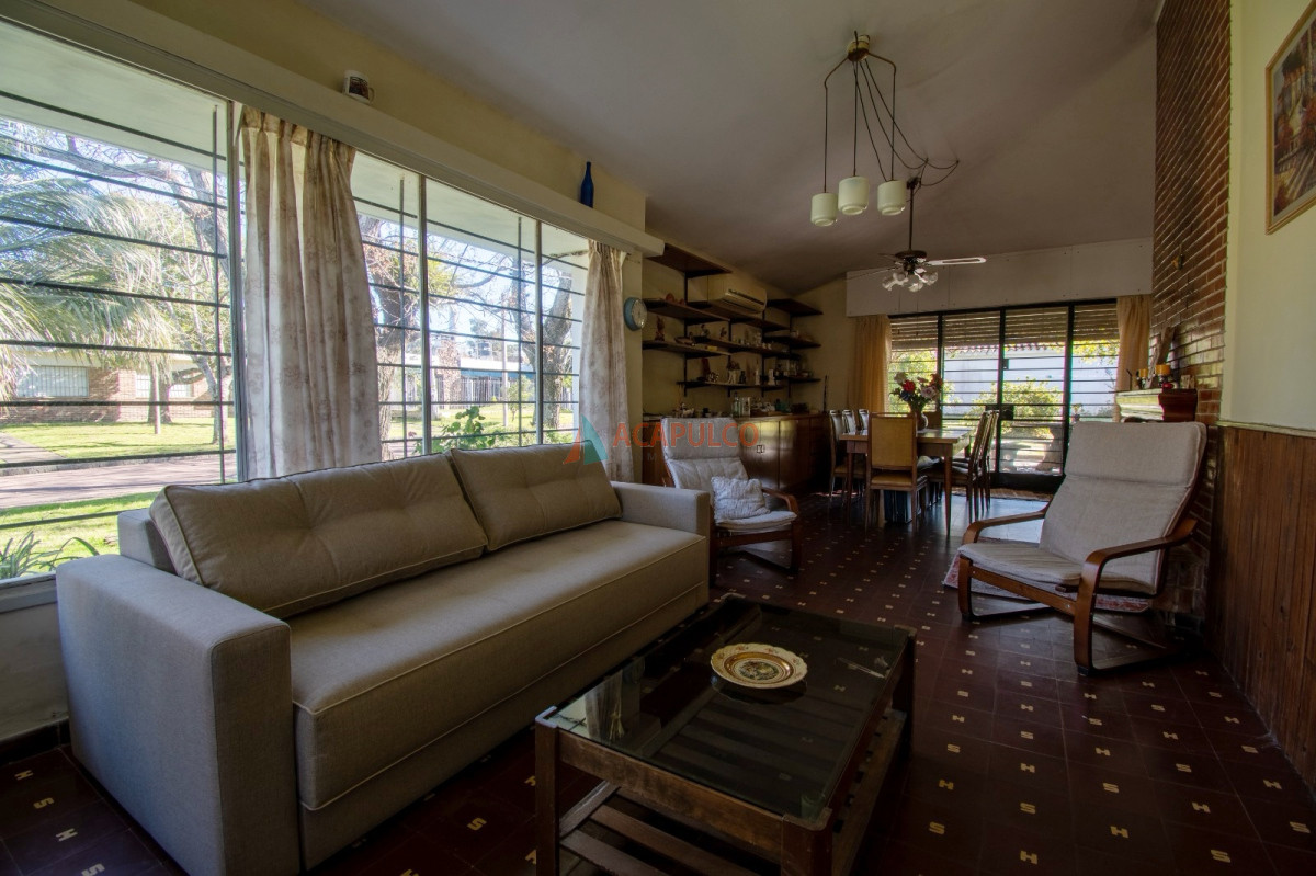 Casa Ref.6145 - Venta casa 3 dormitorios garaje y fondo en Atlántida