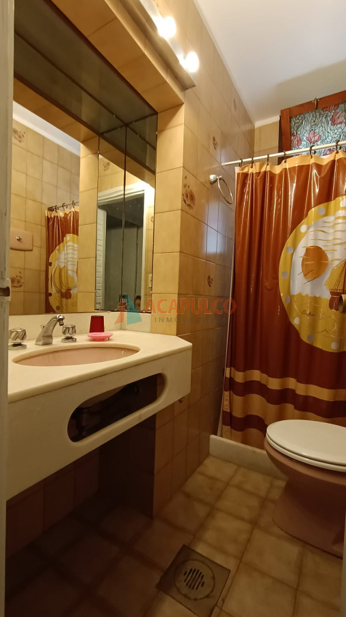 Casa Ref.2445/CASA-A-METROS-DEL-MAR---Alquiler-de-temporada---3-dormitorios-2-baños---fondo-parrillero--Punta-del-Este - CASA A METROS DEL MAR - Alquiler de temporada - 3 dormitorios 2 baños - fondo parrillero -Punta del Este