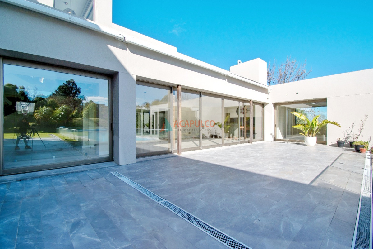 Casa ID.6184 - Venta Casa Barrio Privado  4 dormitorios, barbacoa cerrada, piscina climatizada, jacuzzi, sauna y gimnasio