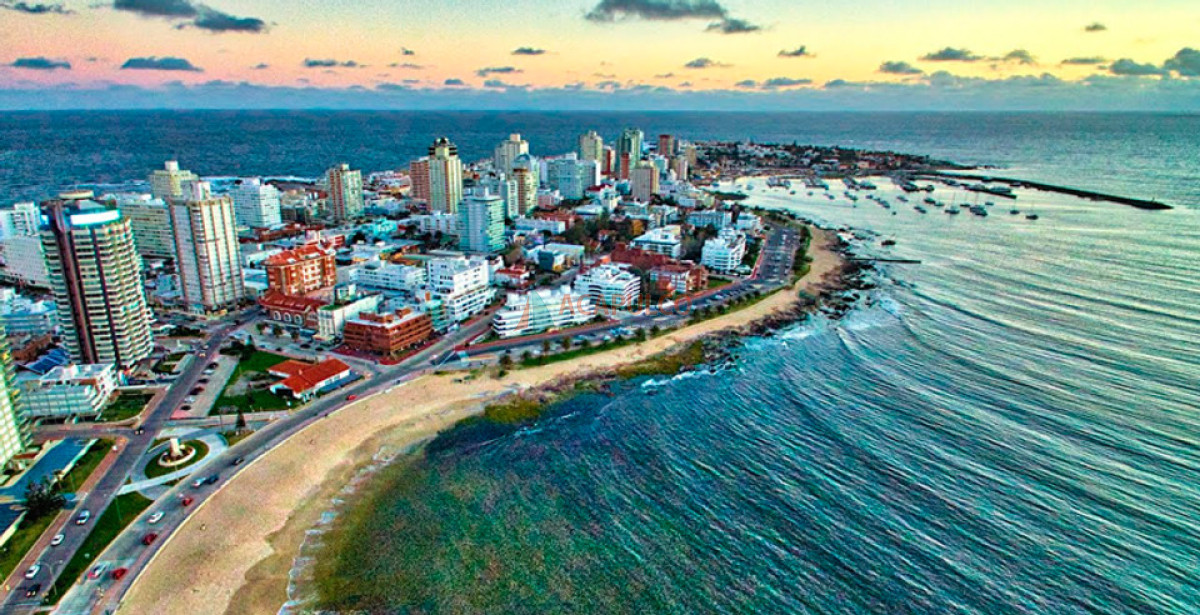 Casa ID.2227 - CASA A LA VENTA ZONA BRAVA A METROS DEL MAR ALQUILO VENDO