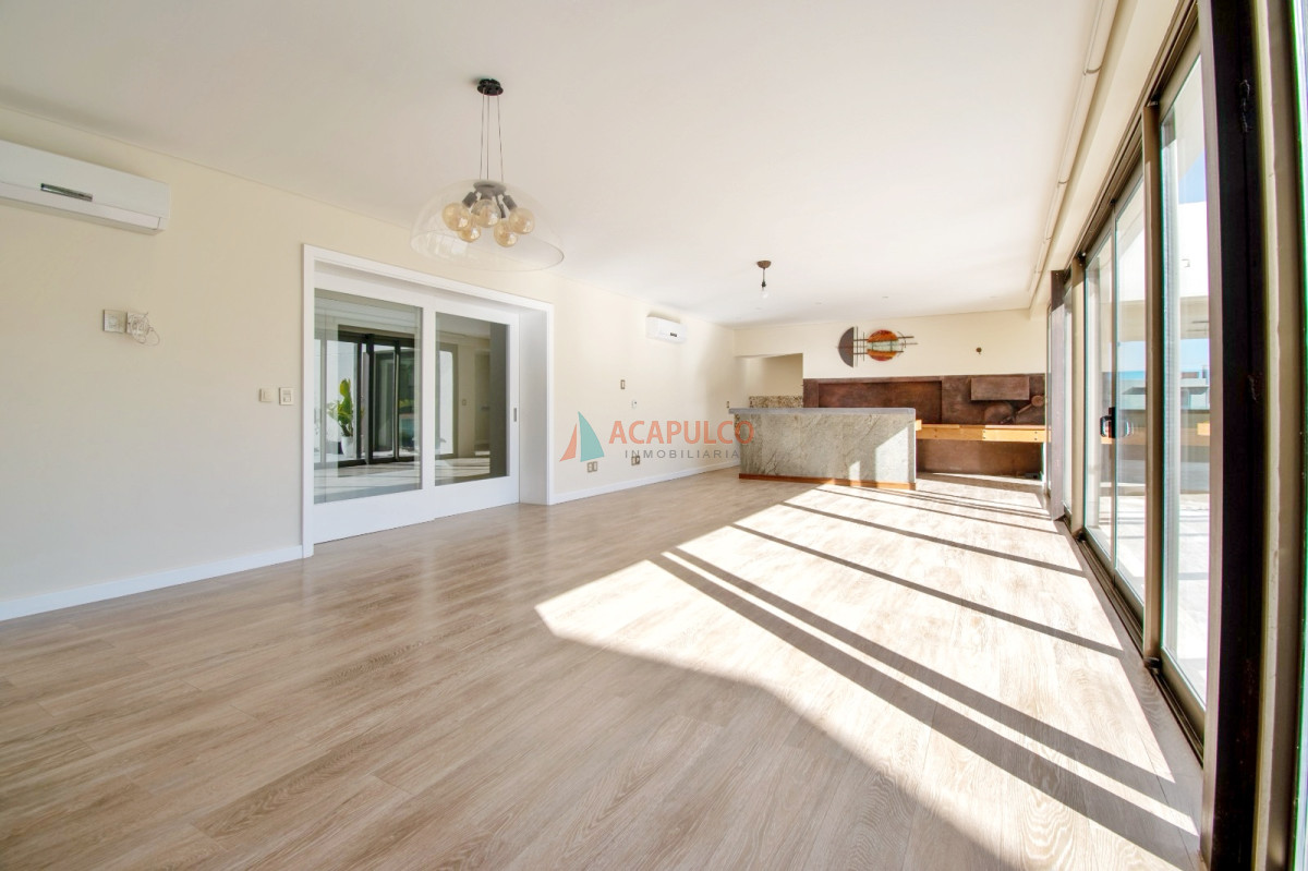 Casa ID.6184 - Venta Casa Barrio Privado  4 dormitorios, barbacoa cerrada, piscina climatizada, jacuzzi, sauna y gimnasio