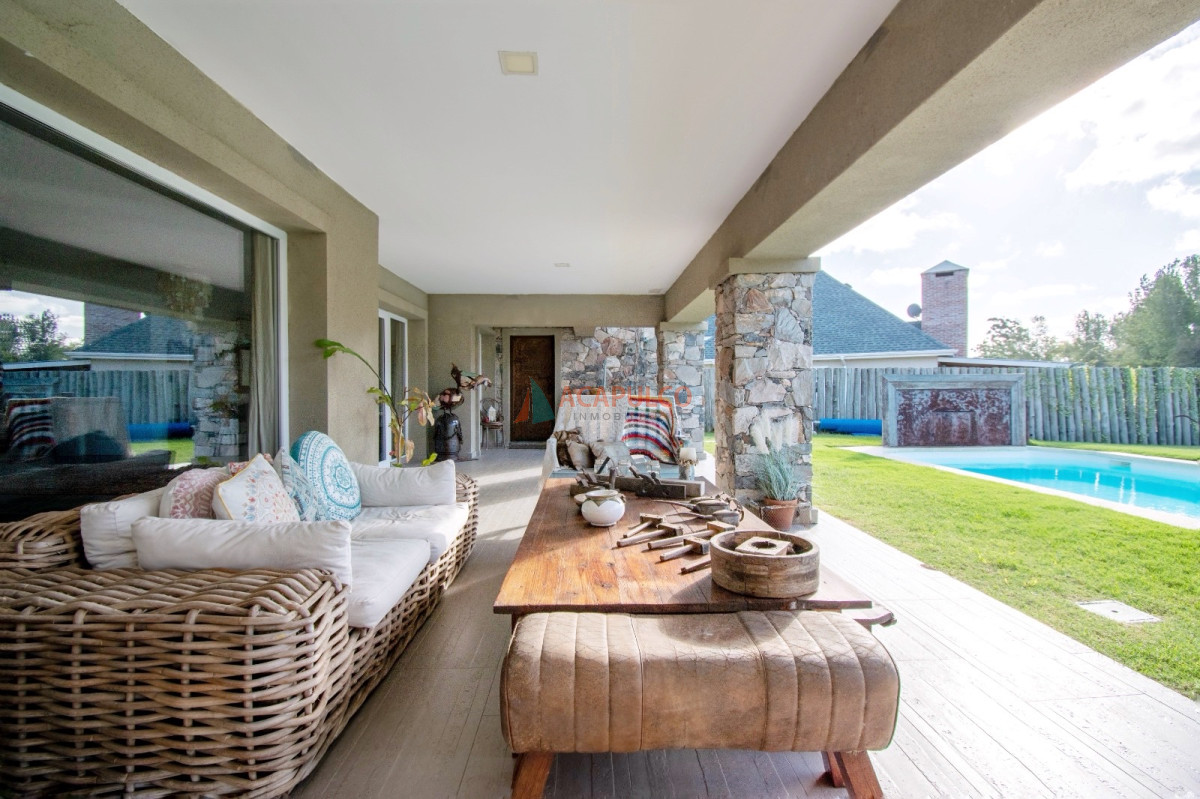 Casa ID.5190 - Venta Casa 4 dormitorios Barrio Privado