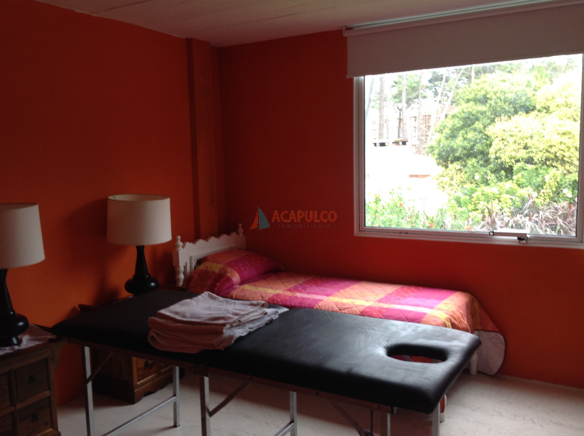 Casa ID.2321 - Casa en Venta - 5 Dormitorios + Dependencia - Punta del Este