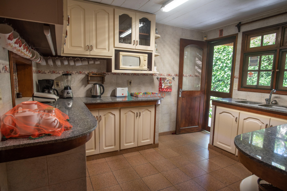 Apartamento ID.2610 - CASA EN VENTA 4 DORMITORIOS  Y DEPENDENCIA DE SERVICIO, PUNTA DEL ESTE