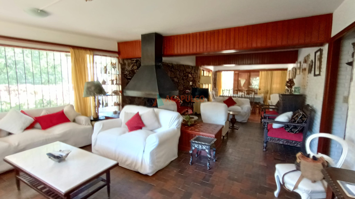 Casa Ref.2445/CASA-A-METROS-DEL-MAR---Alquiler-de-temporada---3-dormitorios-2-baños---fondo-parrillero--Punta-del-Este - CASA A METROS DEL MAR - Alquiler de temporada - 3 dormitorios 2 baños - fondo parrillero -Punta del Este