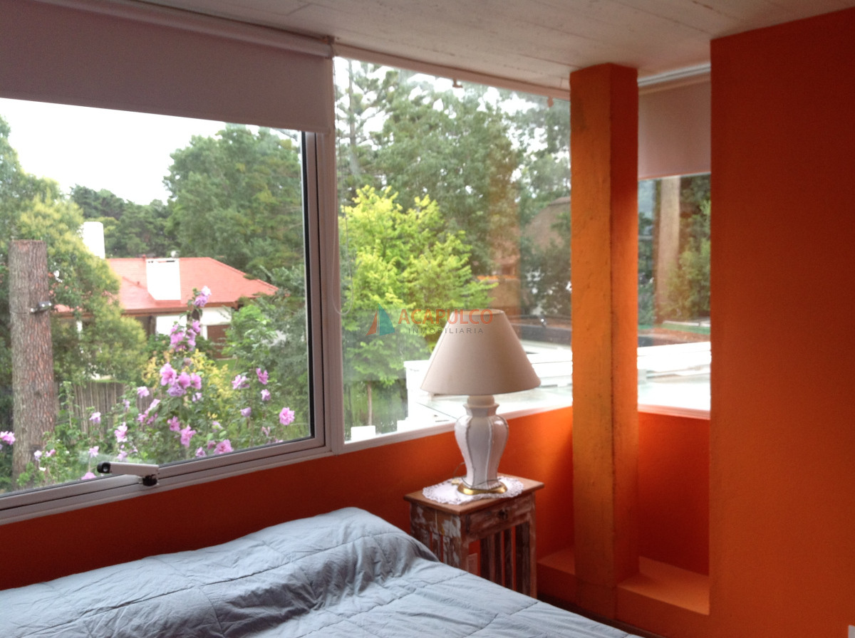 Casa ID.2321 - Casa en Venta - 5 Dormitorios + Dependencia - Punta del Este