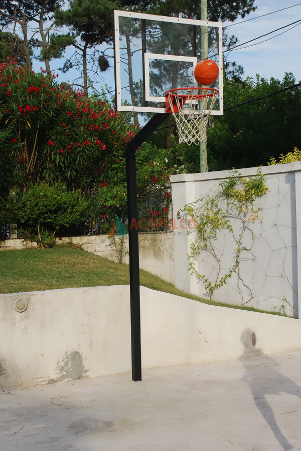 Casa ID.2321 - Casa en Venta - 5 Dormitorios + Dependencia - Punta del Este