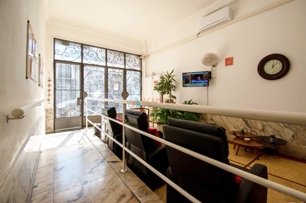 Apartamento ID.6115 - Venta casa en el centro de Montevideo, se vende con Renta ideal inversion 