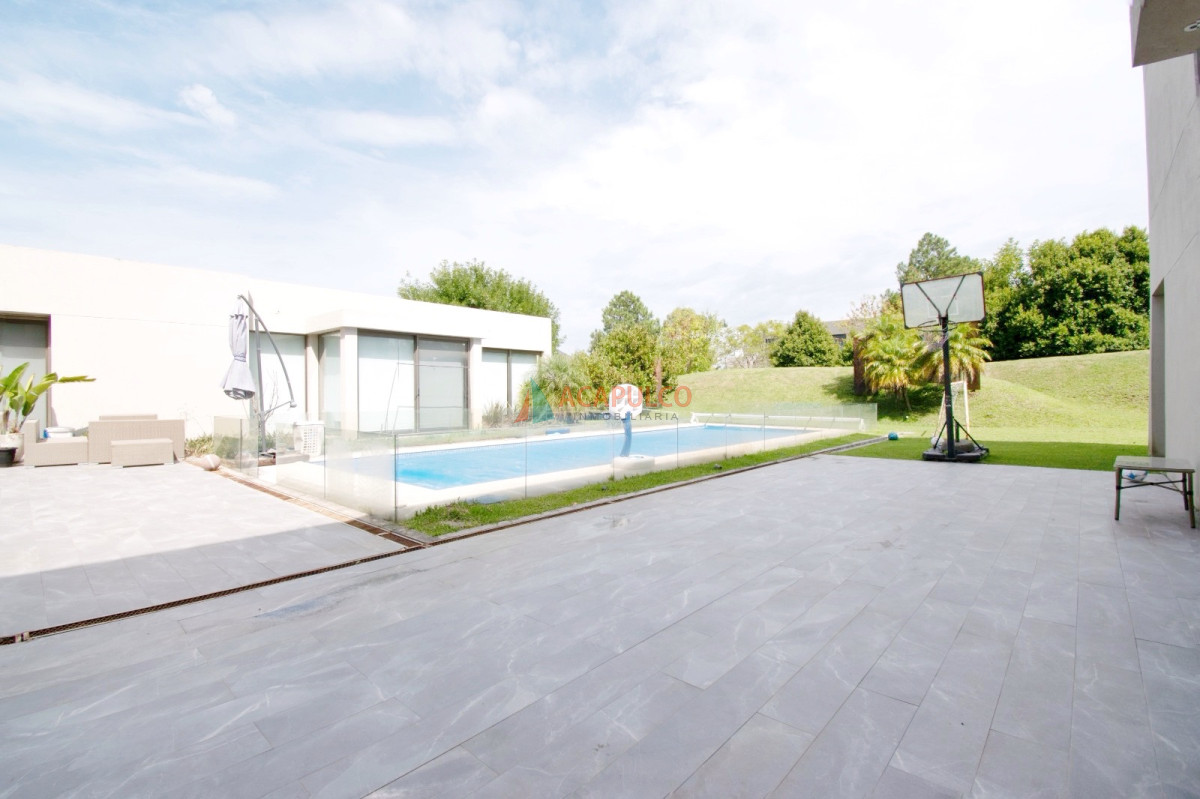 Casa ID.5539 - Venta Casa Barrio Privado  4 dormitorios, barbacoa cerrada, piscina climatizada, jacuzzi, sauna y gimnasio