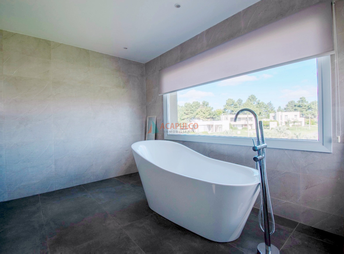 Casa ID.5190 - Venta Casa 4 dormitorios Barrio Privado