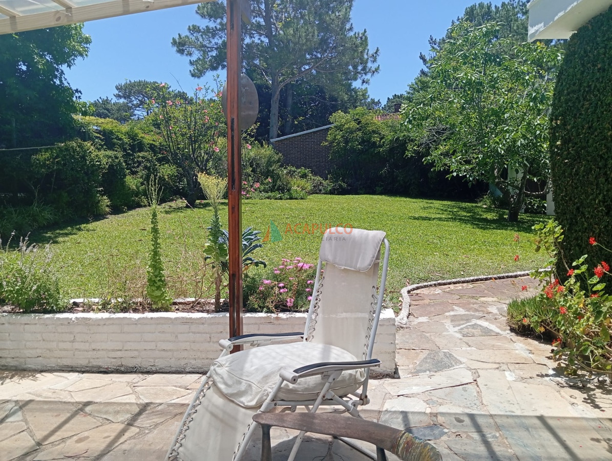 Casa Ref.2446 - CASA EN PINARES A 300 METROS DEL MAR - 4 dormitorios 3 baños y parque con Parrillero
