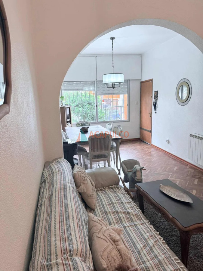 Casa Ref.6204 - Venta casa 2 dormitorios 2 baños garaje en La Blanqueada