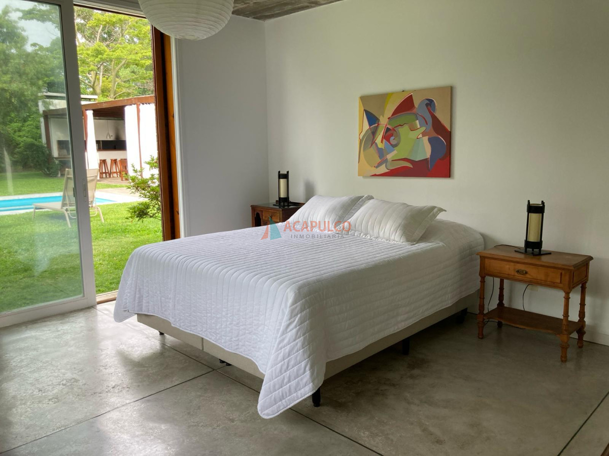 Casa Ref.2272/BARRIO-ARBOLADA-3-dormitorios,-2-baños,-1-suite,-living-comedor,-cocina,-estacionamiento - BARRIO ARBOLADA 3 dormitorios, 2 baños, 1 suite, living comedor, cocina, estacionamiento.