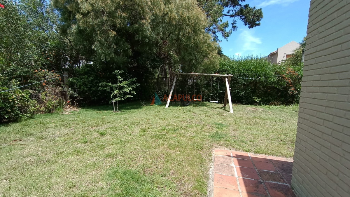 Casa Ref.4489/Casa-de-3-dormitorios-y-piscina-en-Cantegril---Punta-del-Este - Casa de 3 dormitorios y piscina en Cantegril - Punta del Este