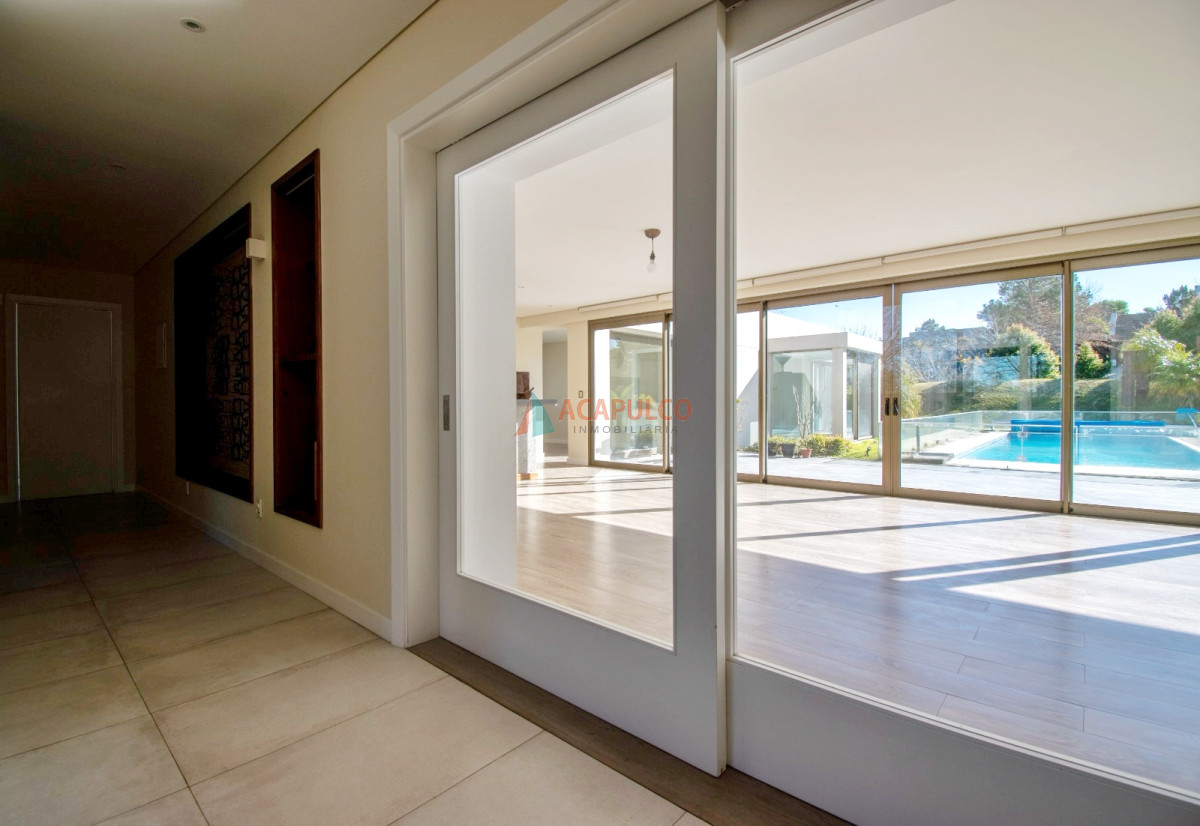 Casa ID.6184 - Venta Casa Barrio Privado  4 dormitorios, barbacoa cerrada, piscina climatizada, jacuzzi, sauna y gimnasio