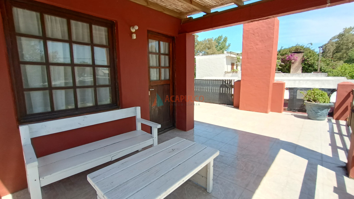 Casa Ref.2459 - Venta de cómoda casa en La Barra - 3 dormtiorios y 2 baños