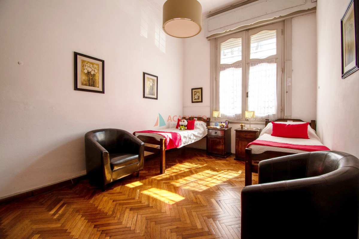 Apartamento ID.6115 - Venta casa en el centro de Montevideo, se vende con Renta ideal inversion 