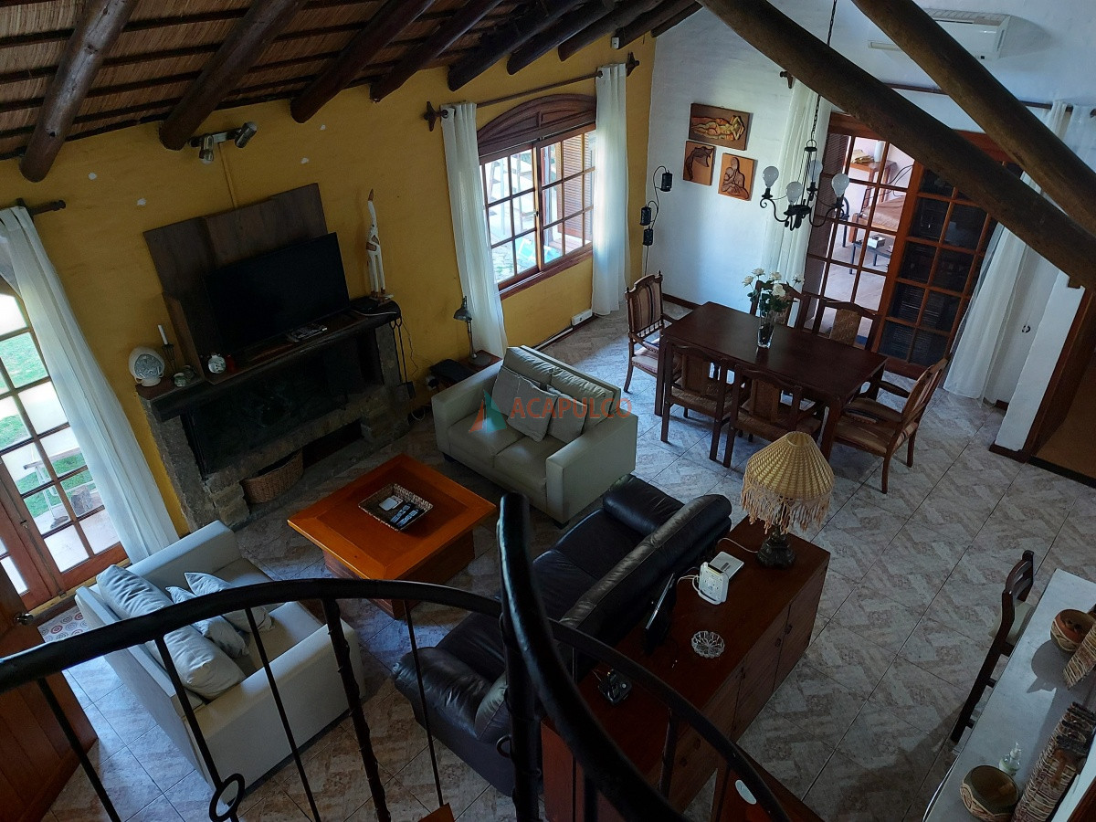 Casa Ref.2610/JARDINES-DE-CORDOBA---MUY-LINDA-CASA-DE-4-DORMITORIOS- - CASA EN VENTA 4 DORMITORIOS  Y DEPENDENCIA DE SERVICIO, PUNTA DEL ESTE
