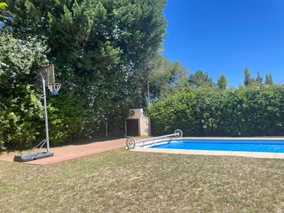 IMPECABLE  -BARRIO PRIVADO - 6 DORMITORIOS