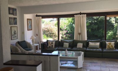 CASA EN VENTA - 4 DORM + DEPENDENCIA - PINARES - PUNTA DEL ESTE