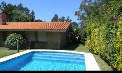 Casa a la venta en Pinares a dos cuadras del mar
