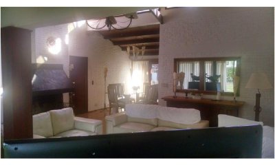 MUY BUENA CASA - 1020 M2 TERRENO Y 180 M2 EDIFICADOS