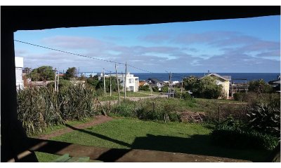 EL CHORRO:  CASA UBICADA EN ESQUINA CON EXCELENTE VISTA AL MAR