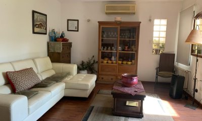 Casa en Venta 4 Dormitorios, 3 baños, fondo con Piscina y Parrillero.