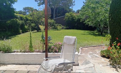 CASA EN PINARES A 300 METROS DEL MAR - 4 dormitorios 3 baños y parque con Parrillero