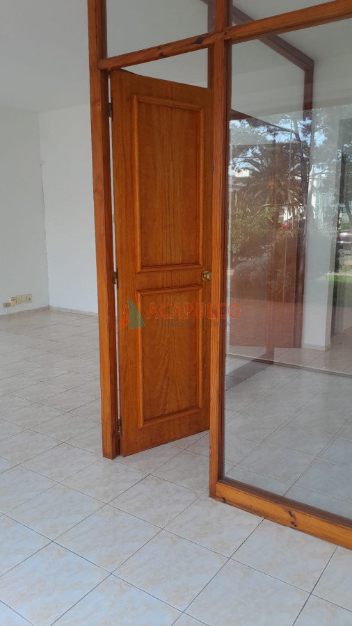 Local Comercial ID.6280 - ALQUILER LOCAL COMERCIAL PUNTA DEL ESTE