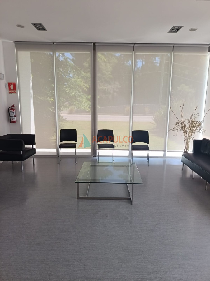 VENTA CON ALQUILER LOCAL CONSULTORIOS OFICINAS CLÍNICA EN EN PUNTA DEL ESTE  - ACP6315L