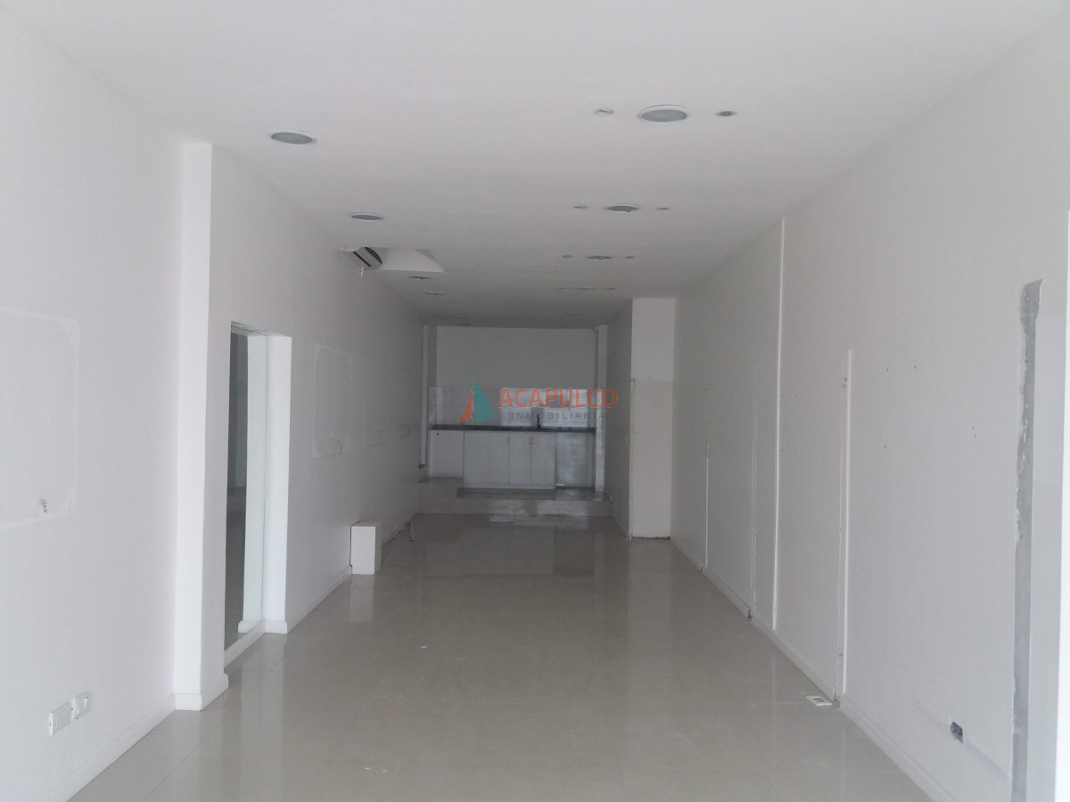 Local Comercial ID.3332 - LOCAL PARADA 2 DE BRAVA SOBRE AVENIDA 