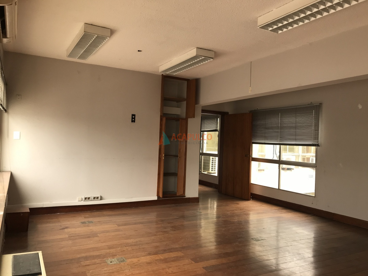 Local Comercial ID.5395 - Amplia oficina en piso alto con hermosas vistas