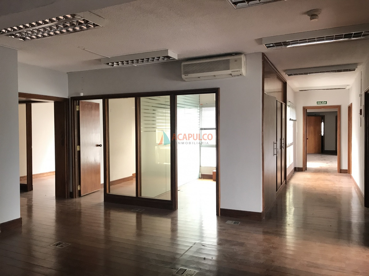 Local Comercial ID.5395 - Amplia oficina en piso alto con hermosas vistas