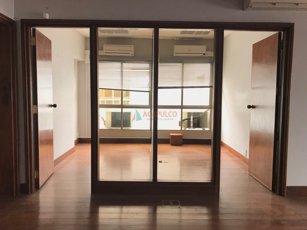 Local Comercial ID.5395 - Amplia oficina en piso alto con hermosas vistas