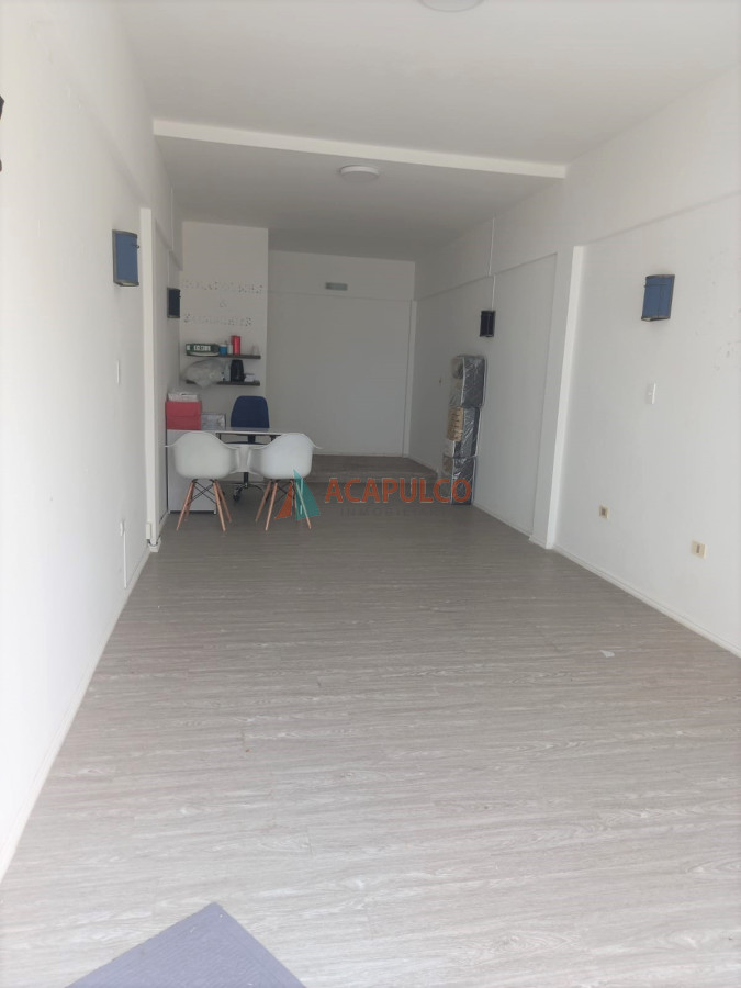 Local Ref.4024 - EXCELENTE  LOCAL EN VENTA ZONA COMERCIAL DE PARADA 2 - Punta del Este