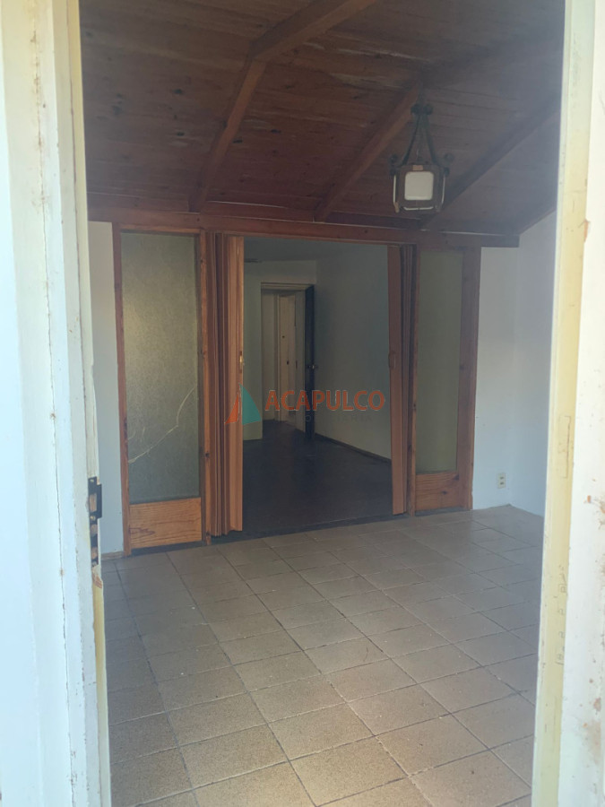 Local Comercial ID.6343 - DOS LOCALES COMERCIALES CON APARTAMENTOS Y DEPOSITO EN ALQUILER 