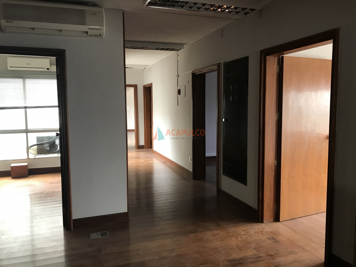 Local Comercial ID.5395 - Amplia oficina en piso alto con hermosas vistas