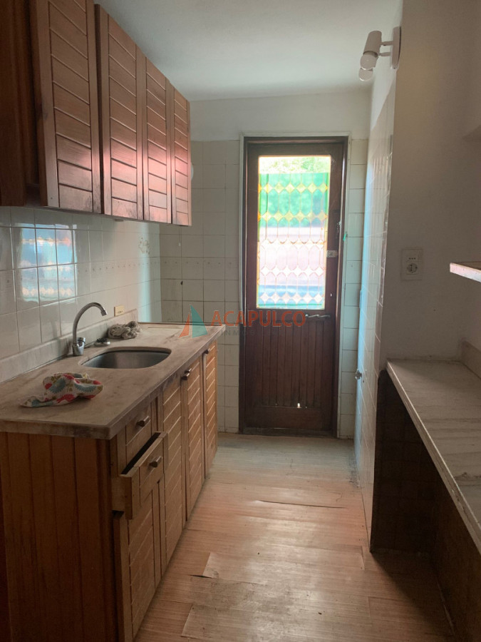 Local Comercial ID.6343 - DOS LOCALES COMERCIALES CON APARTAMENTOS Y DEPOSITO EN ALQUILER 