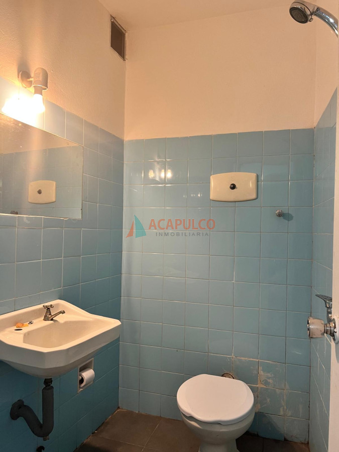 Local Comercial ID.4701 - ALQUILER ANUAL LOCAL CON VIDRIERA Y DEPÓSITO