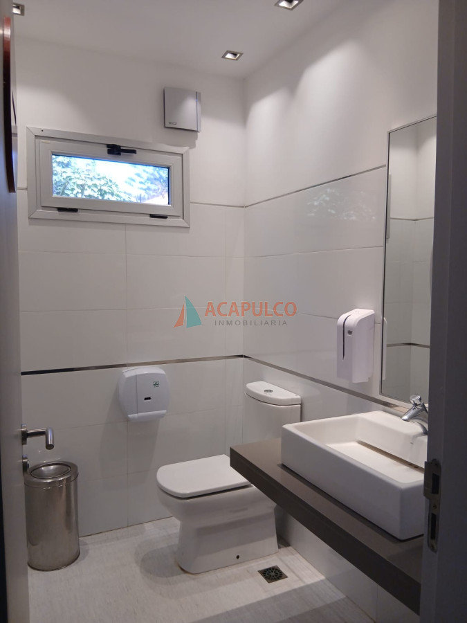 Local Ref.6315 - VENTA Y ALQUILER LOCAL CONSULTORIOS OFICINAS CLÍNICA EN EN PUNTA DEL ESTE 