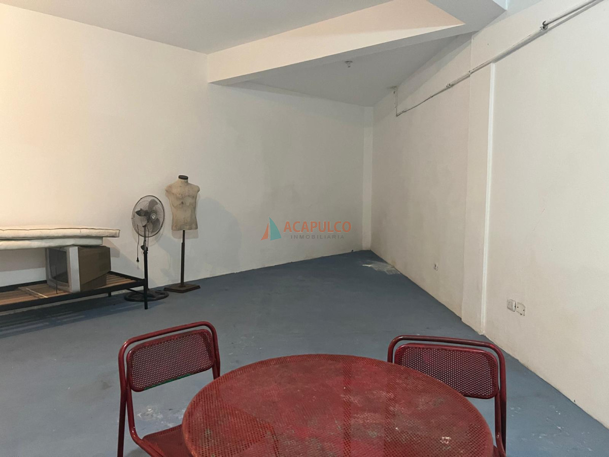 Local Comercial ID.4701 - ALQUILER ANUAL LOCAL CON VIDRIERA Y DEPÓSITO