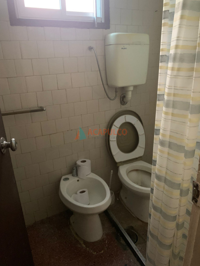 Local Comercial ID.6343 - DOS LOCALES COMERCIALES CON APARTAMENTOS Y DEPOSITO EN ALQUILER 