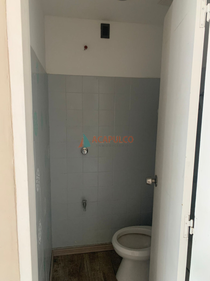 Local Comercial ID.6343 - DOS LOCALES COMERCIALES CON APARTAMENTOS Y DEPOSITO EN ALQUILER 