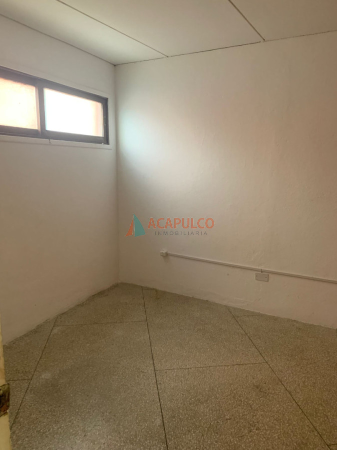 Local Comercial ID.6343 - DOS LOCALES COMERCIALES CON APARTAMENTOS Y DEPOSITO EN ALQUILER 