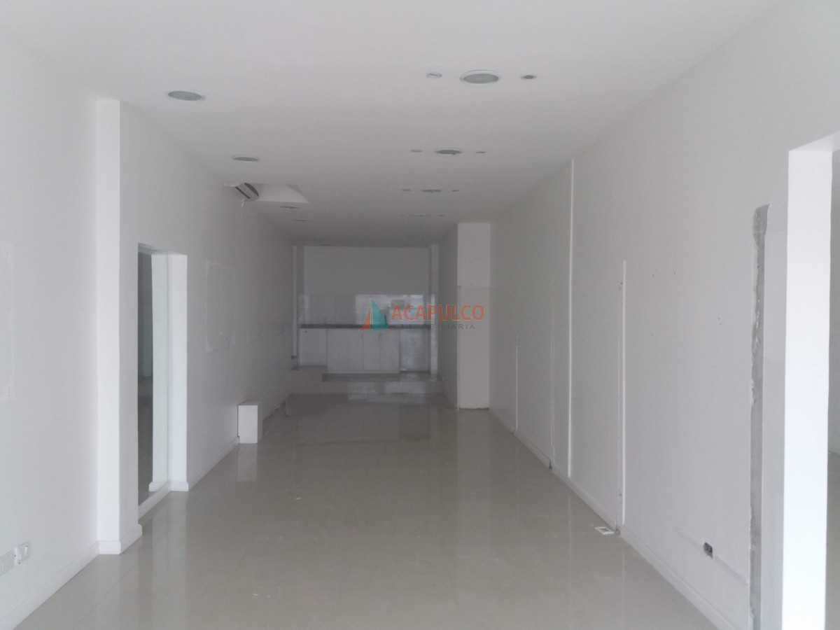 Local Comercial ID.3332 - LOCAL PARADA 2 DE BRAVA SOBRE AVENIDA 