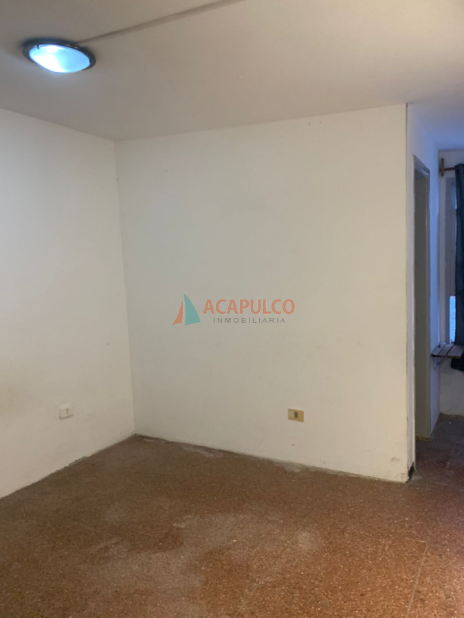 Local Comercial ID.6343 - DOS LOCALES COMERCIALES CON APARTAMENTOS Y DEPOSITO EN ALQUILER 