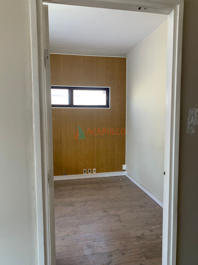 Local Comercial ID.6343 - DOS LOCALES COMERCIALES CON APARTAMENTOS Y DEPOSITO EN ALQUILER 